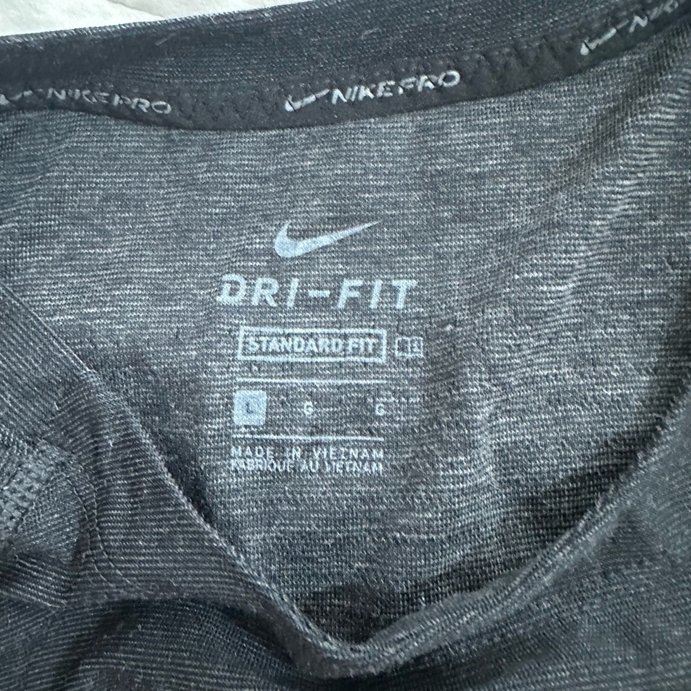 Nike Men's Charcoal Tee - Picture 4 of 4